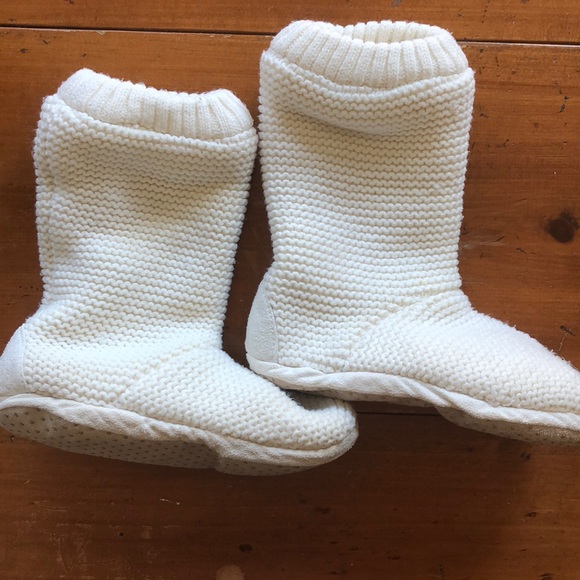 Cozy Off-white Slipper Shoes Boots | Small | 5-6 - Picture 2 of 7